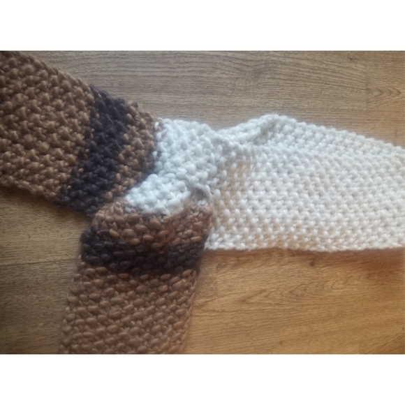 Hand Made Hat, Scarf and Gloves Set - Picture 8 of 9